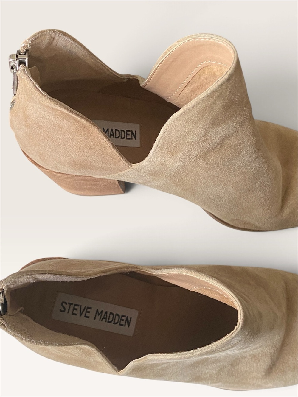 Steve Madden Alyse Suede Pointed Toe V-Cut Out Stacked Block Heel Ankle Booties - Picture 6 of 6